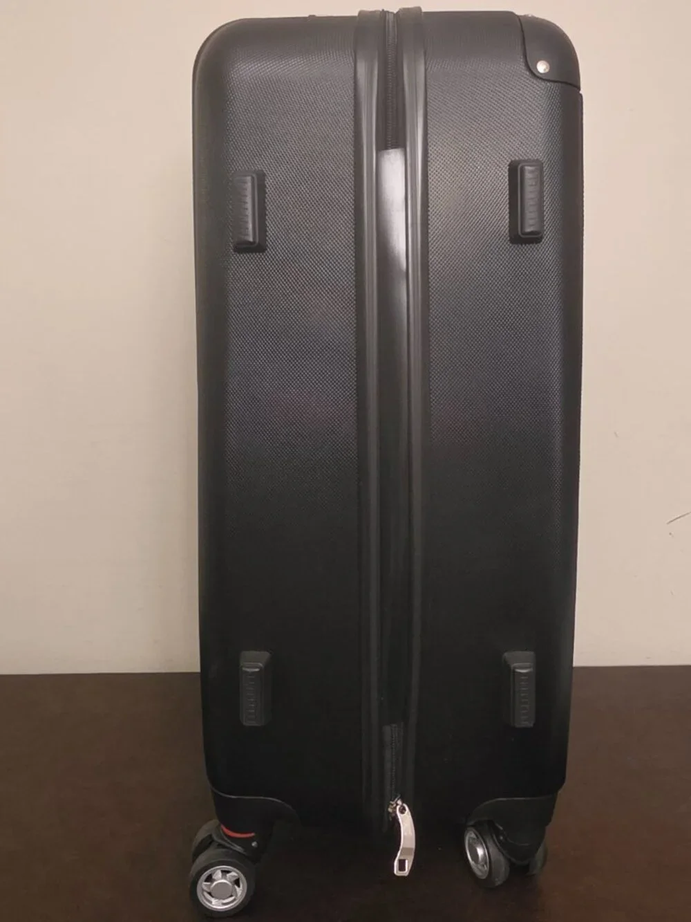 Bara Black Luggage Spinner carry-on suitcase TSA approved lock- 22